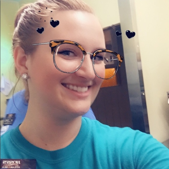 Meet your Posher, Cheyenne - Picture 2 of 2